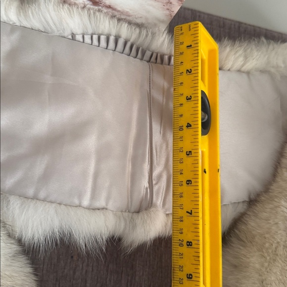 Sold / SAGA FOX FUR STOLE WRAP - Picture 14 of 16
